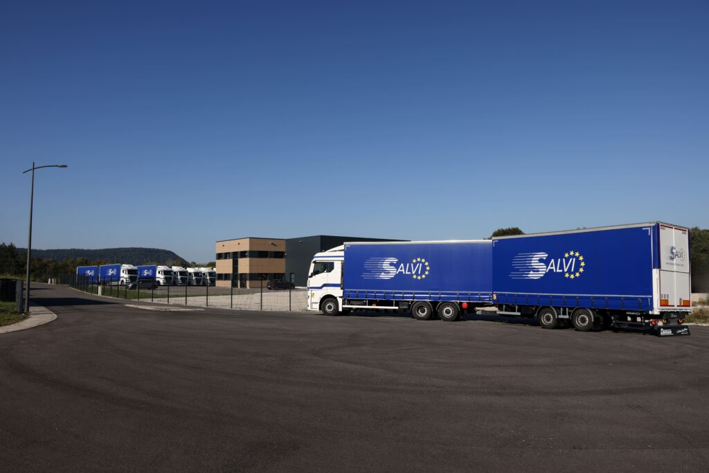 Camion Salvi à deux remorques départ